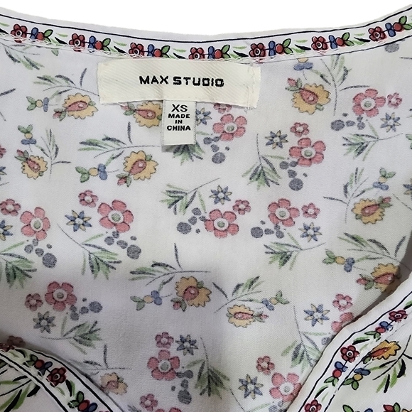 3/$25 Max Studio Front Tie Floral Short Sleeve Blouse - XS - Picture 6 of 8